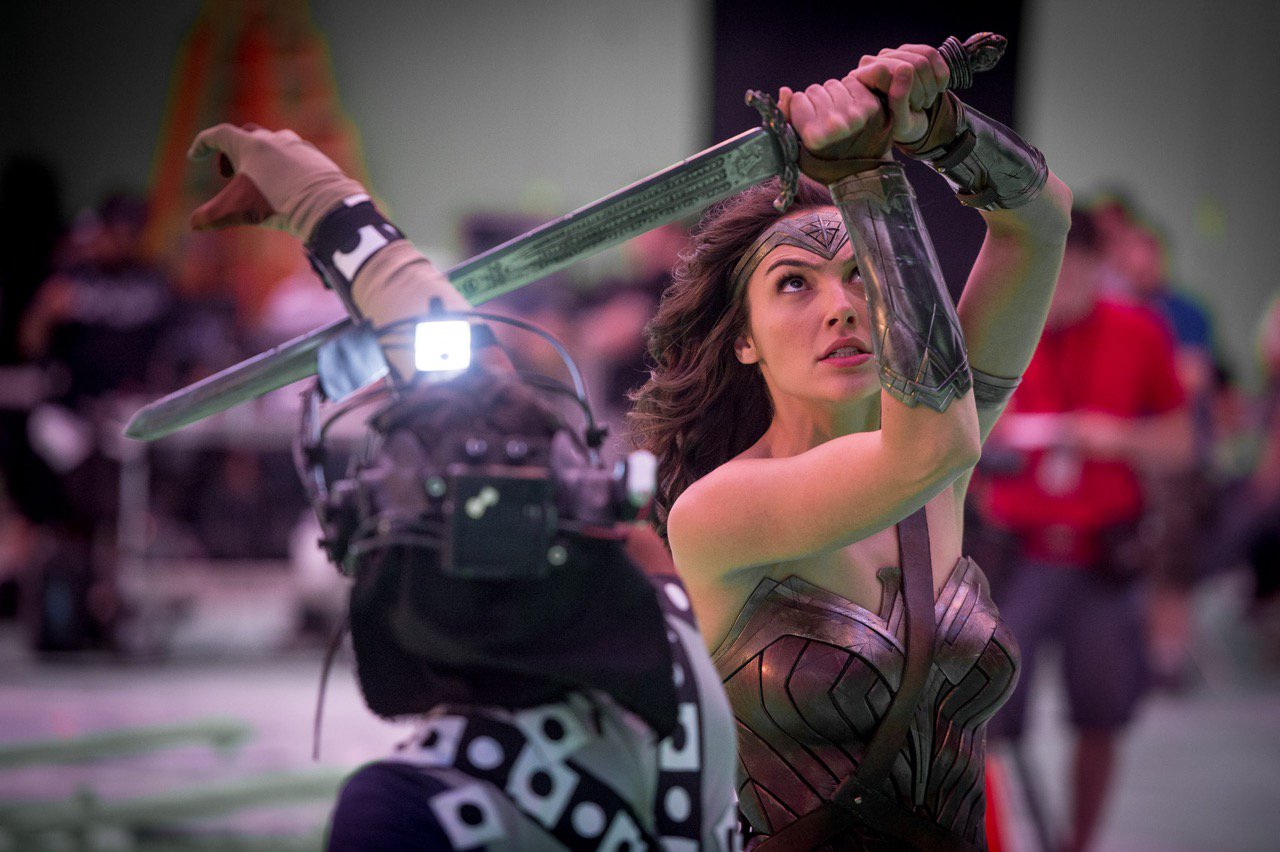 Gal Gadot shares new Wonder Woman photo from 'Batman v Superman' | Batman  News