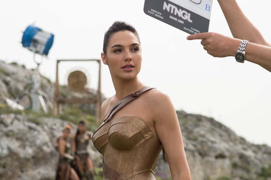 New 'Wonder Woman' images of Gal Gadot and Chris Pine revealed - CNET